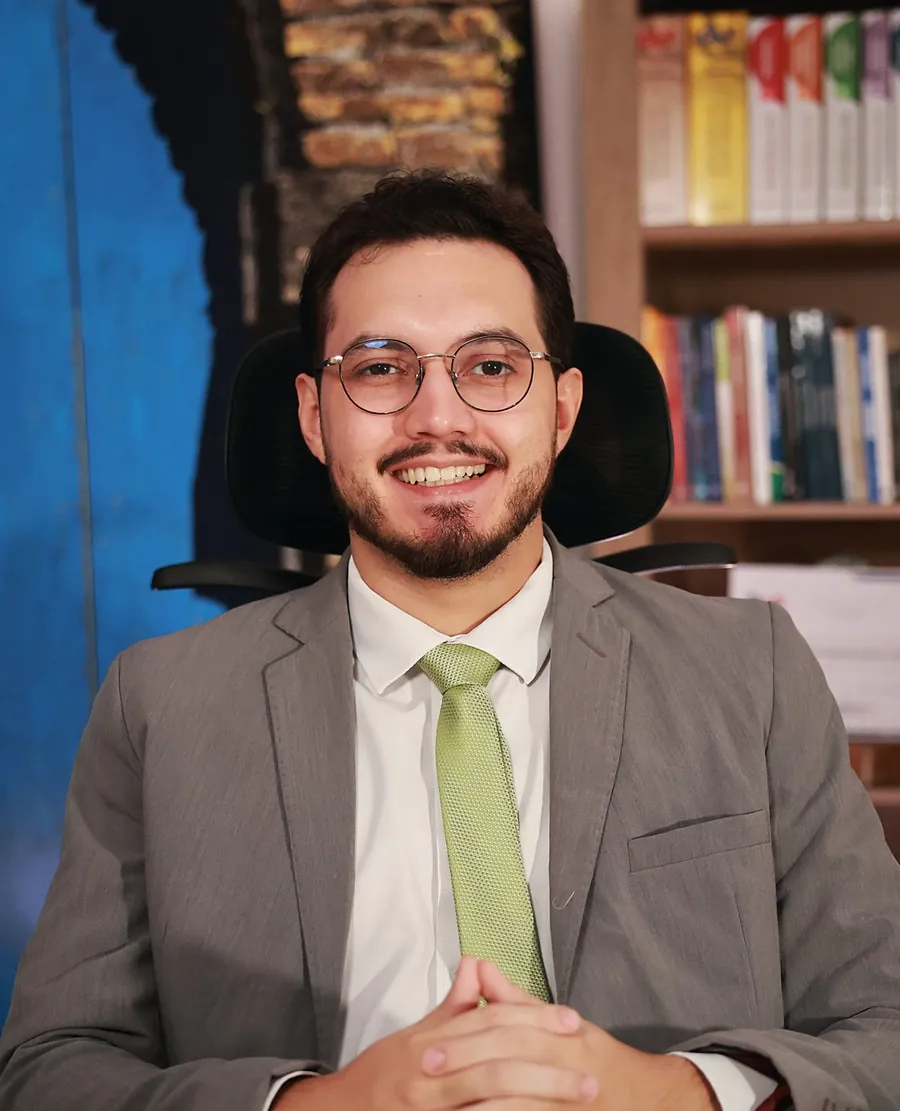 Retrato de Mateus Serra sorrindo